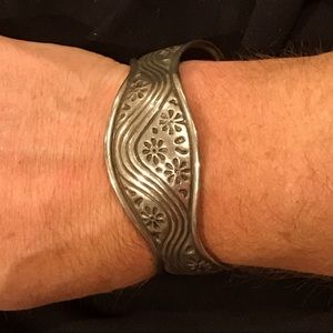 *must bundle to get $4 price* Burnished silver cuff bracelet